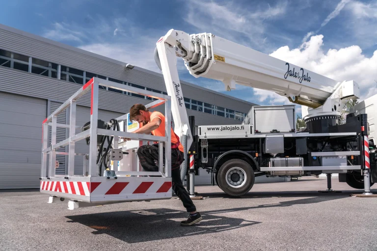 Bronto Skylift S35EM